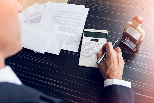 Use exchange-traded funds to control risks and grow wealth